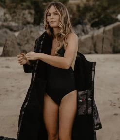 Dryrobe Advance Long Sleeve Black Camouflage - RECYCLED 24 Dryrobe Advance Long Sleeve Black Camouflage - RECYCLED -Sports Outdoor Store Black Camo 7 2024x2024 e64aec28 8242 412a 957e 4447d90717ef