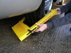 Milenco Compact Wheelclamp 7 Milenco Compact Wheelclamp -Sports Outdoor Store PC190004