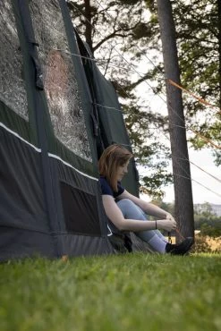 Vango Sherwood Air 400XL Tent Package 2025 37 Vango Sherwood Air 400XL Tent Package 2025 -Sports Outdoor Store Sherwood Air 400XL lifestyle Low 9 small